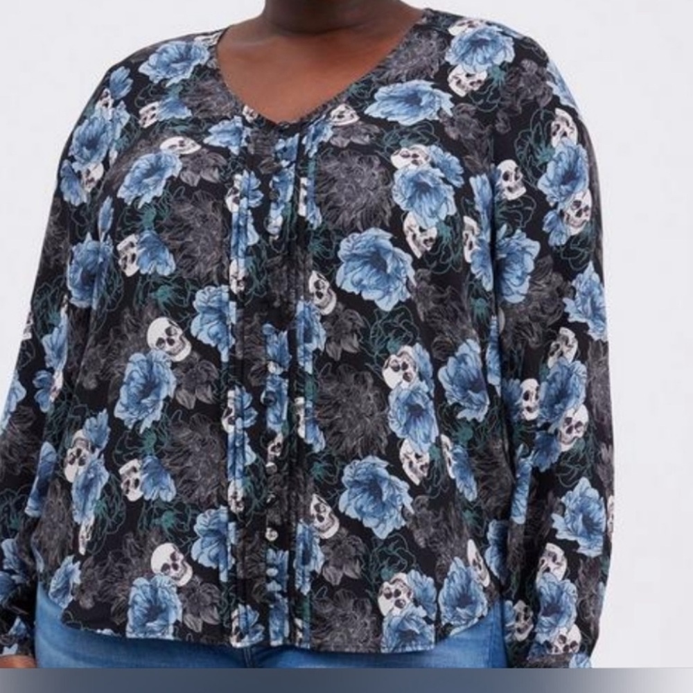 Torrid Geogette Size 2 (2X) Blue Floral
Skull Print Long Sleeve Tunic
Blouse